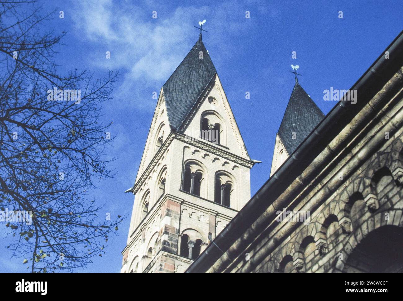 Coblenza, Germania. 28 luglio 1995.. Basilica di San Castore. Torre Sud. Foto Stock