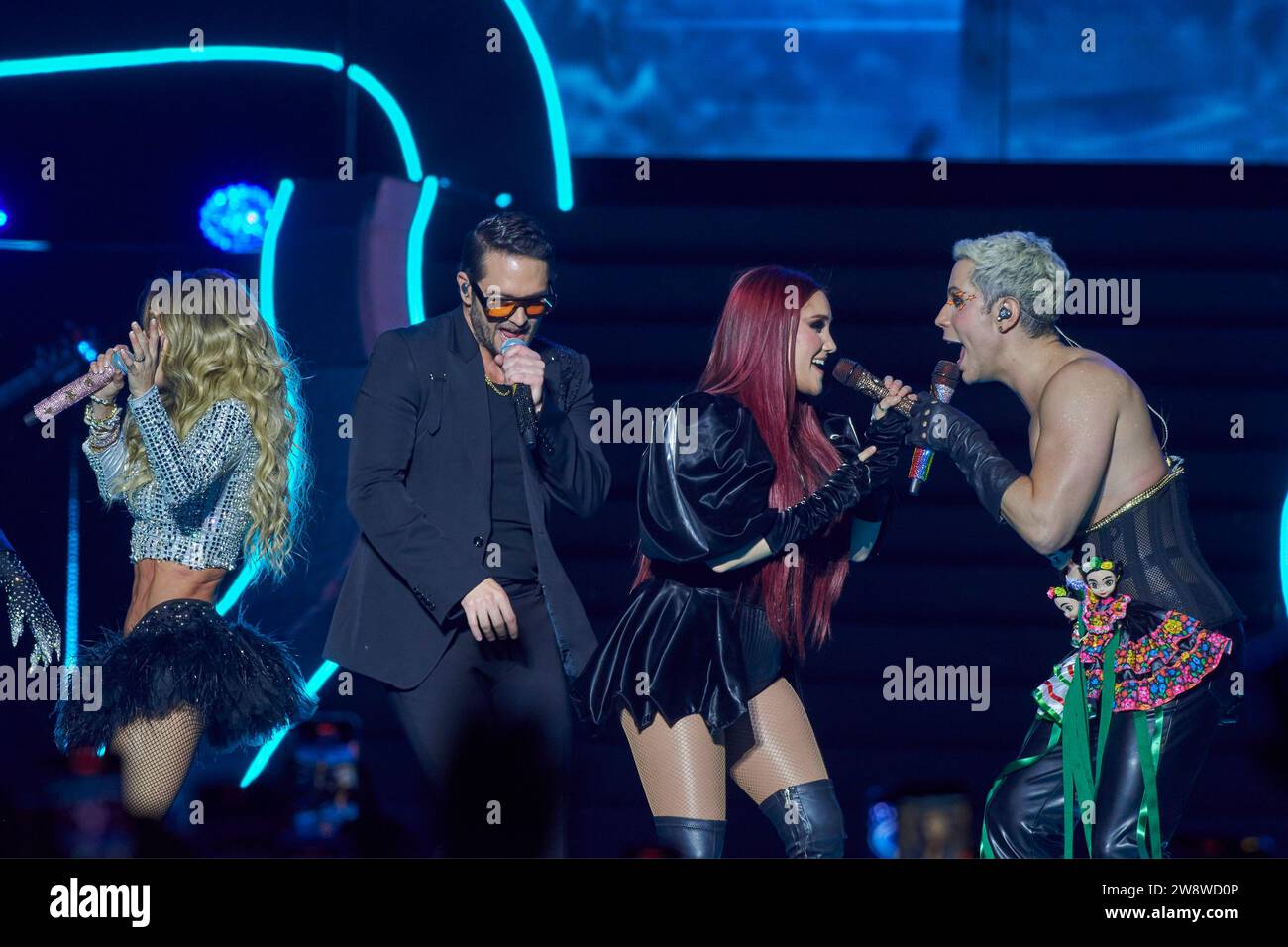 22 dicembre 2023, città del Messico, Ciudad de Mexico, Messico: 21 dicembre, 2023, città del Messico, Messico: Dilce Maria, Christopher Uckermann, AnahÃ­ Puente, Christian Chavez, Mayte Perroni, integrants della band pop RBD si esibiscono sul palco durante il â˜Soy Rebelde Tourâ€™ alla fine del suo tour per celebrare la riunione della band quindici anni dopo all'Aztec Stadium. Il 21 dicembre 2023 a città del Messico, Messico. (Immagine di credito: © Iliana Suarez/eyepix via ZUMA Press Wire) SOLO USO EDITORIALE! Non per USO commerciale! Foto Stock