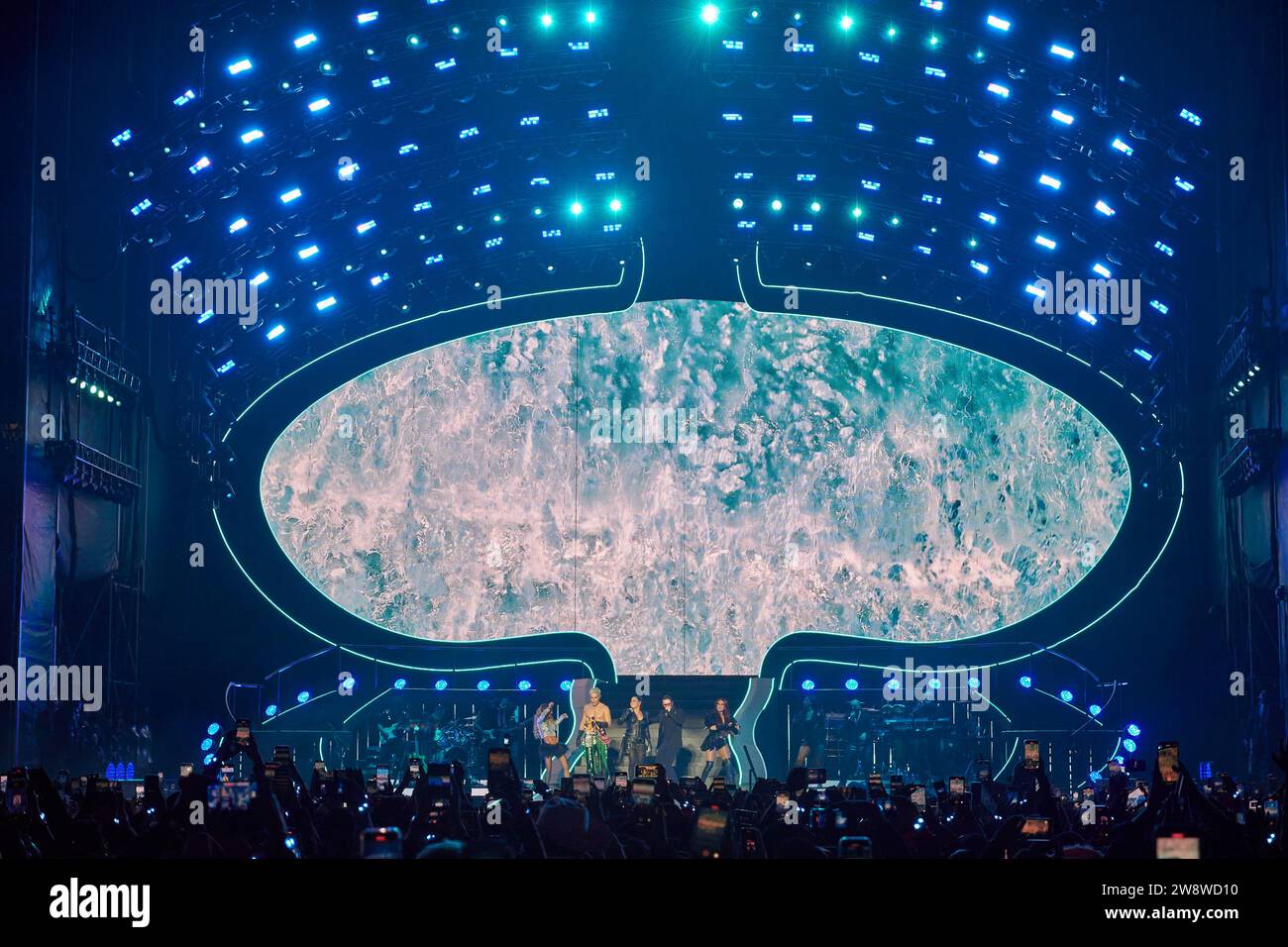 22 dicembre 2023, città del Messico, Ciudad de Mexico, Messico: 21 dicembre, 2023, città del Messico, Messico: Dilce Maria, Christopher Uckermann, Anahi, Christian Chavez, Mayte Perroni, integrants della band pop RBD si esibiscono sul palco durante il â˜Soy Rebelde Tourâ€™ alla fine del suo tour per celebrare la riunione della band quindici anni dopo all'Aztec Stadium. Il 21 dicembre 2023 a città del Messico, Messico. (Immagine di credito: © Iliana Suarez/eyepix via ZUMA Press Wire) SOLO USO EDITORIALE! Non per USO commerciale! Foto Stock