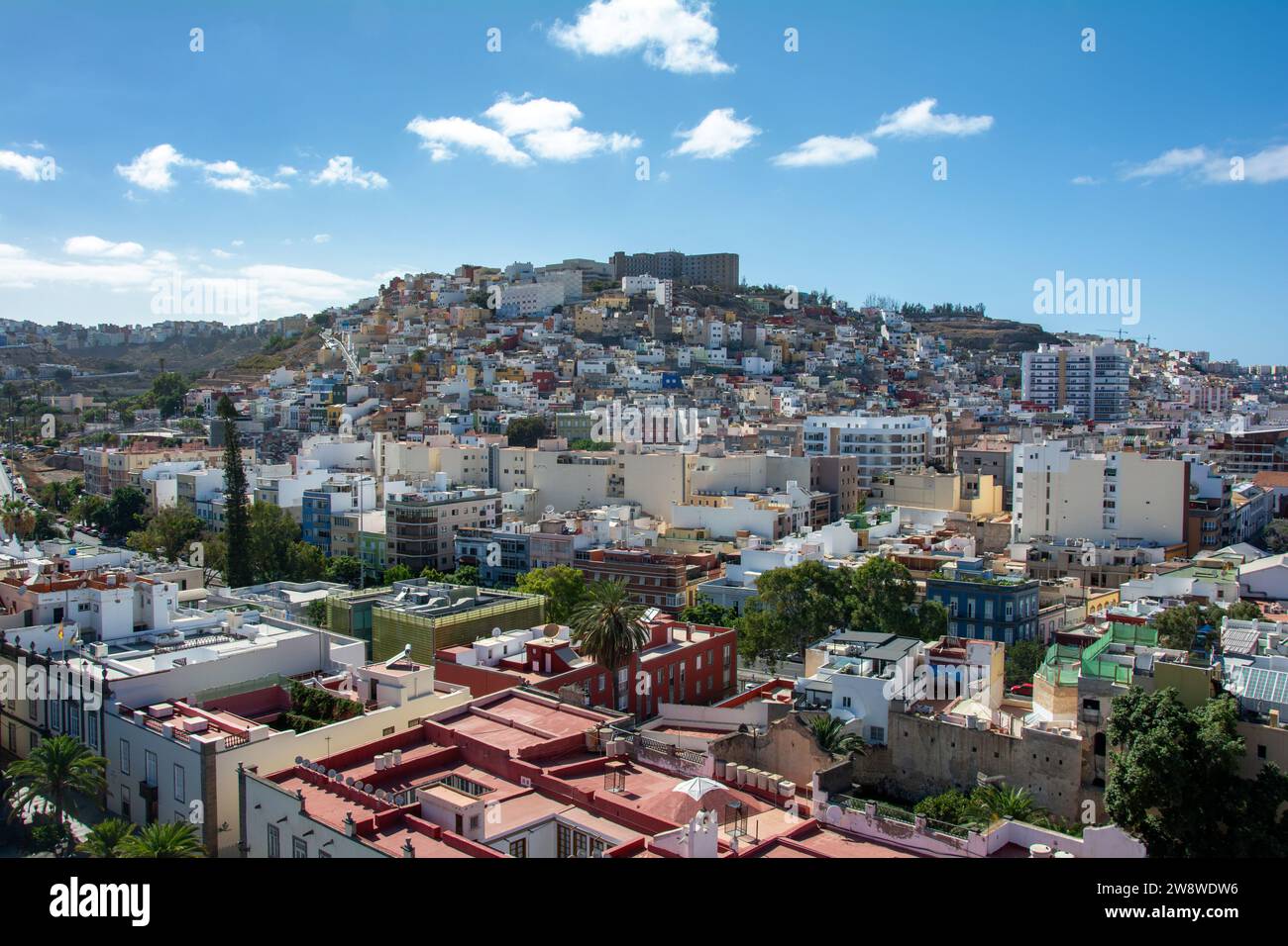 Vista panoramica dall'alto della capitale Las Palmas Gran Canaria in Spagna con cielo blu Foto Stock