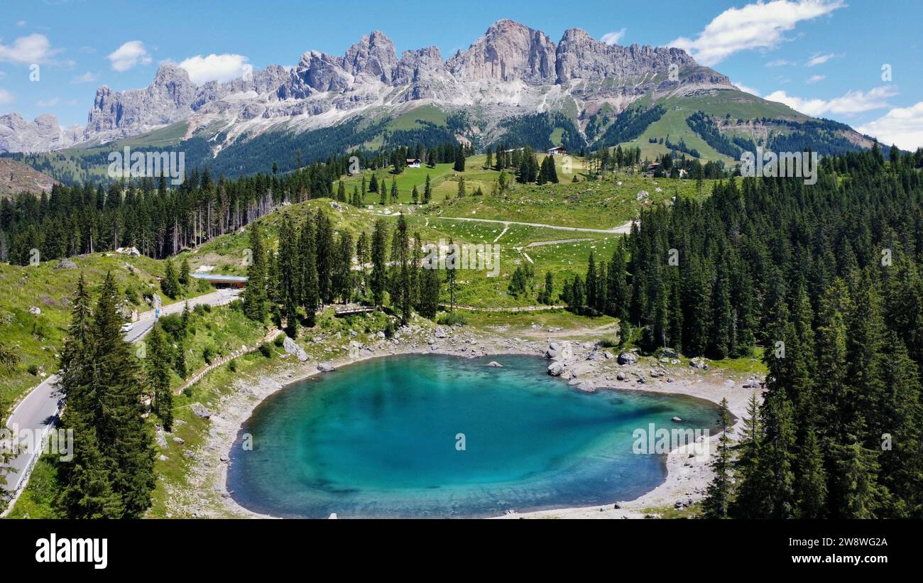 Foto drone del lago di carezza Dolomiti Italia europa Foto Stock