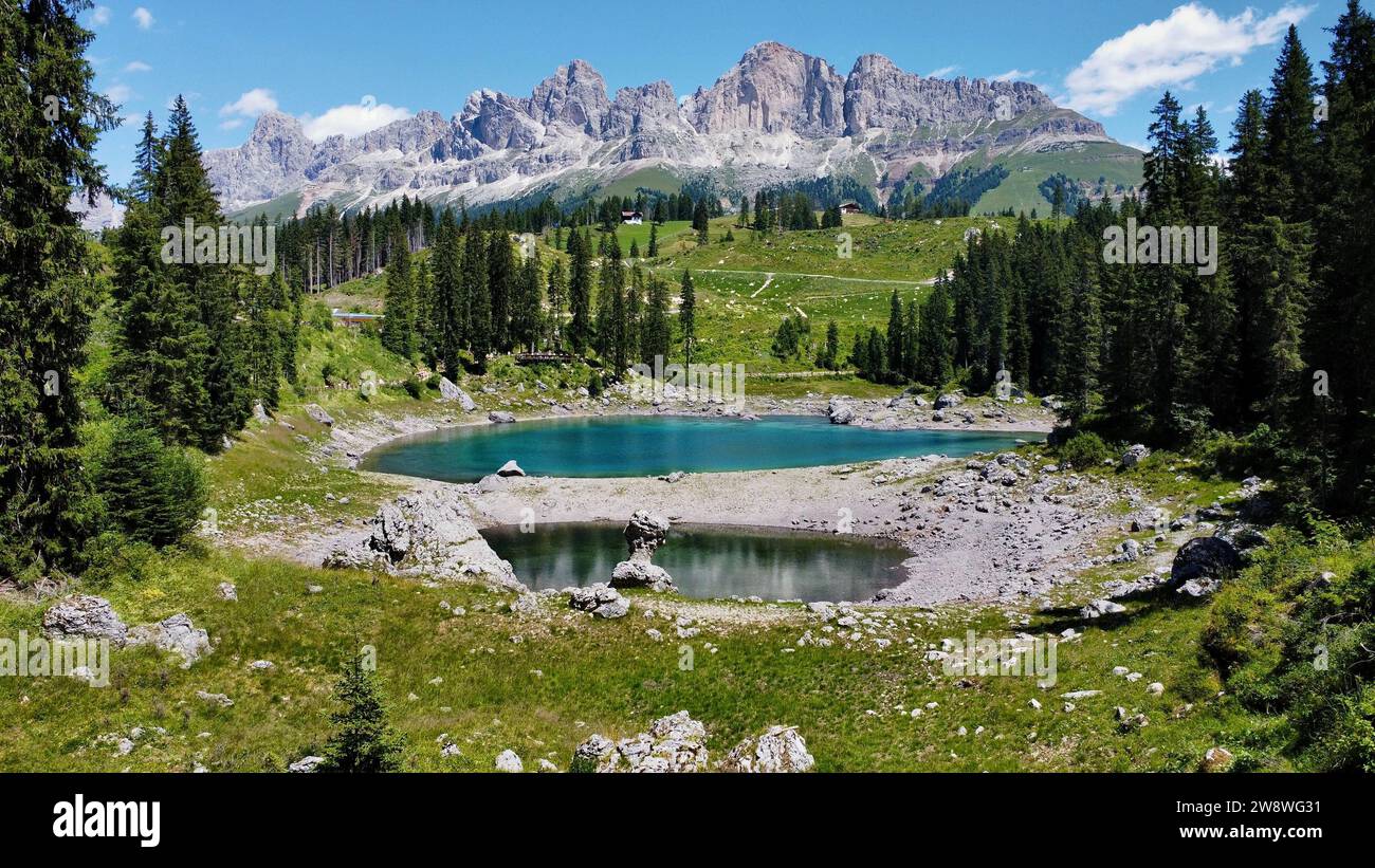Foto drone del lago di carezza Dolomiti Italia europa Foto Stock