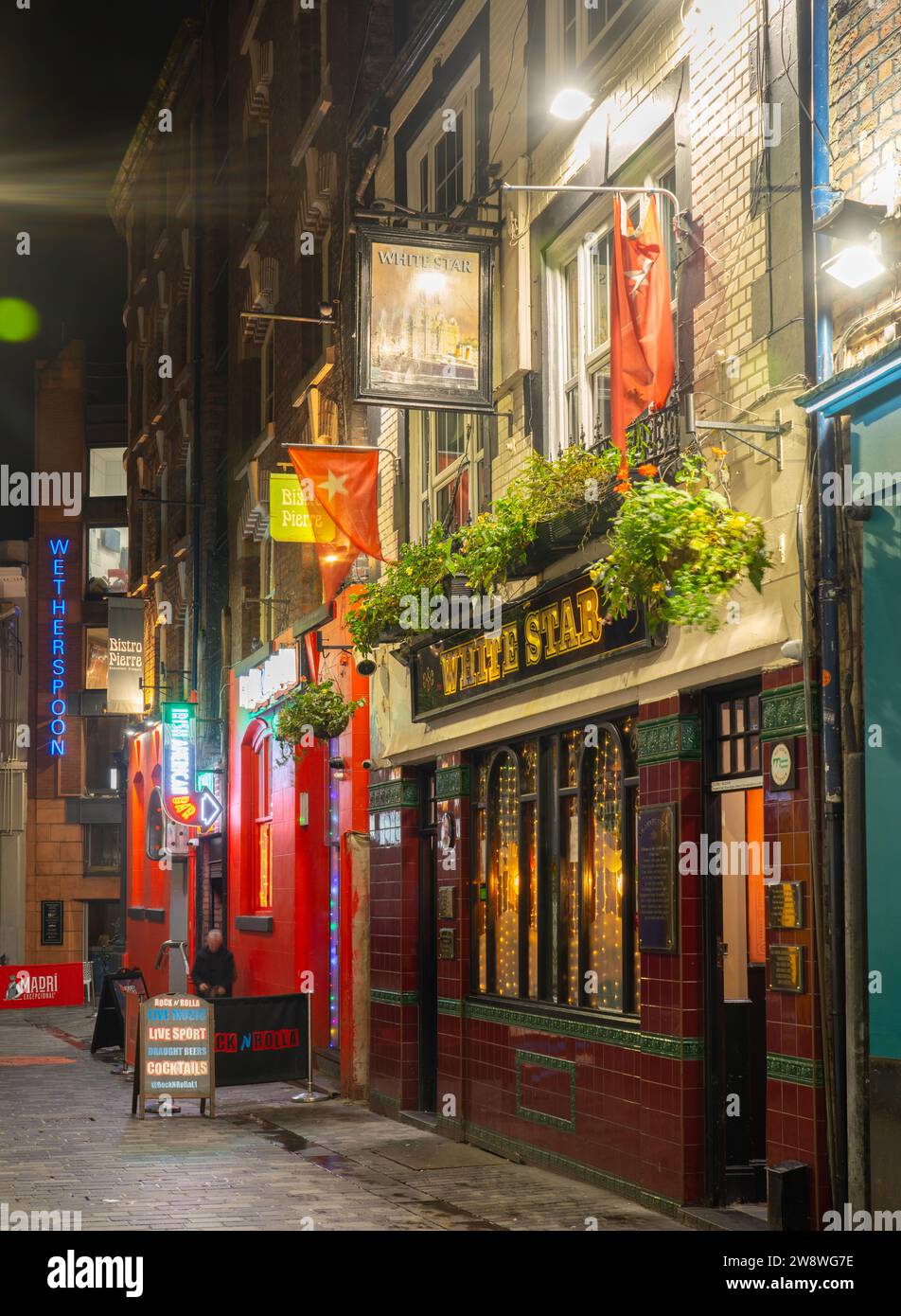 The White Star Pub, 2-4 Rainford Gardens, Liverpool 2. Nel Cavern Quarter, prende il nome dalla Shipping Company. Nella foto, nel dicembre 2023. Foto Stock