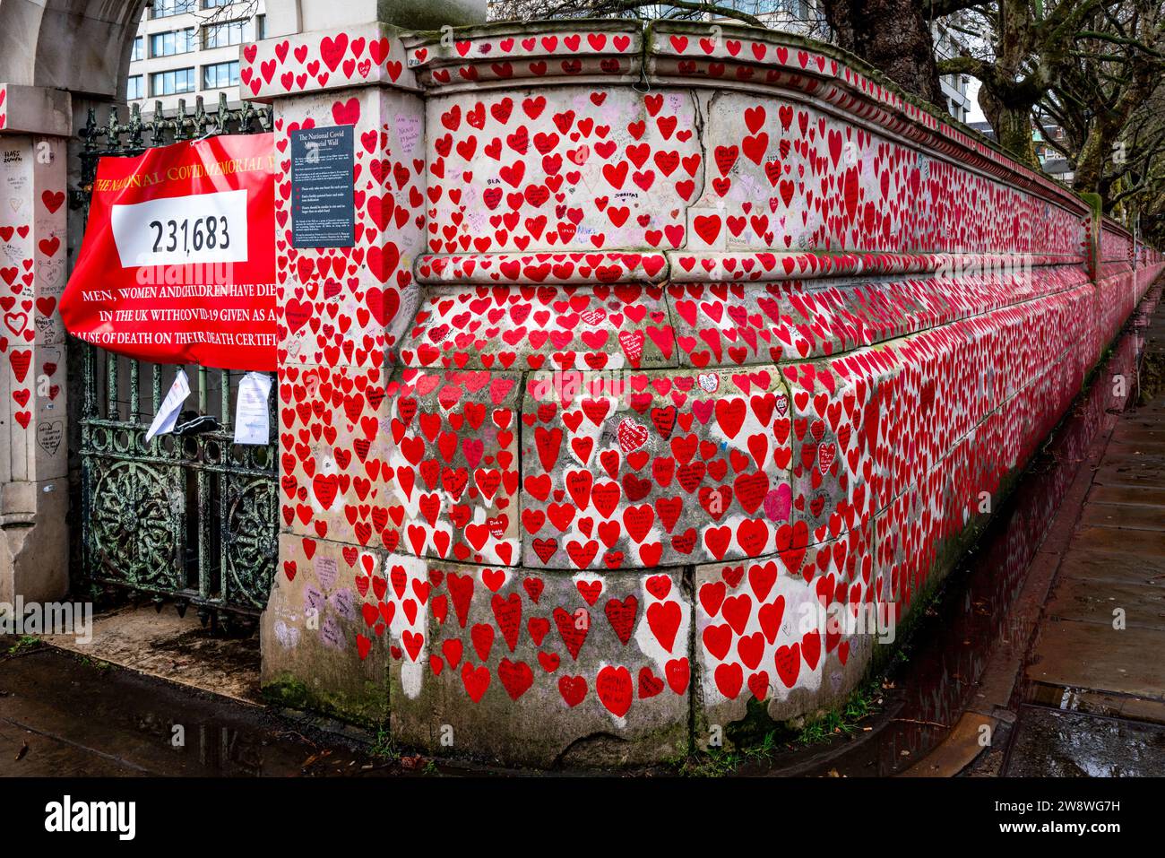Il National Covid Memorial Wall, Lambeth Palace Road, Londra, Regno Unito Foto Stock