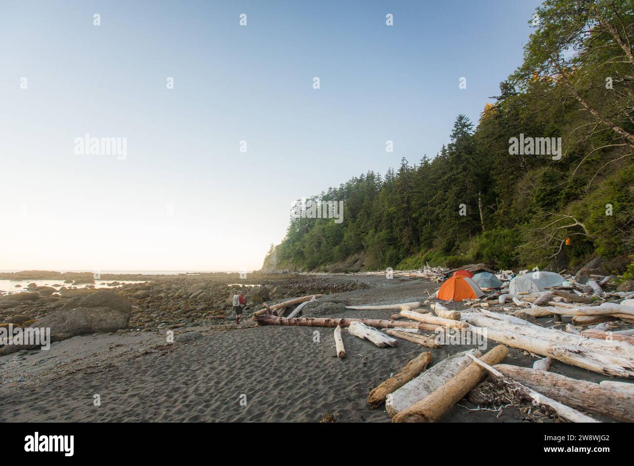 Tende sulla spiaggia sabbiosa del Parco Nazionale Olimpico Foto Stock