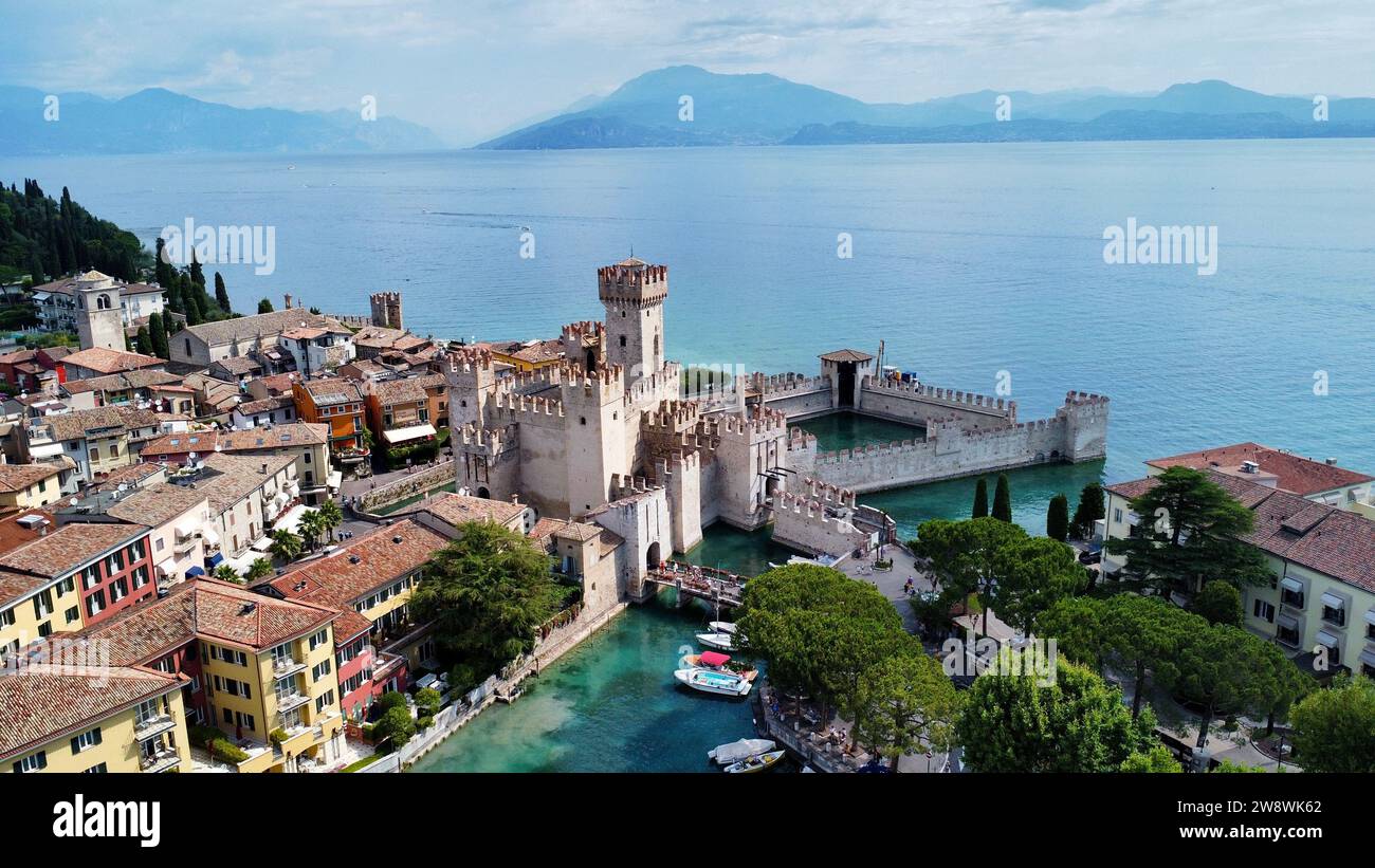 Foto drone Castello Scaligero Sirmione Italia europa Foto Stock