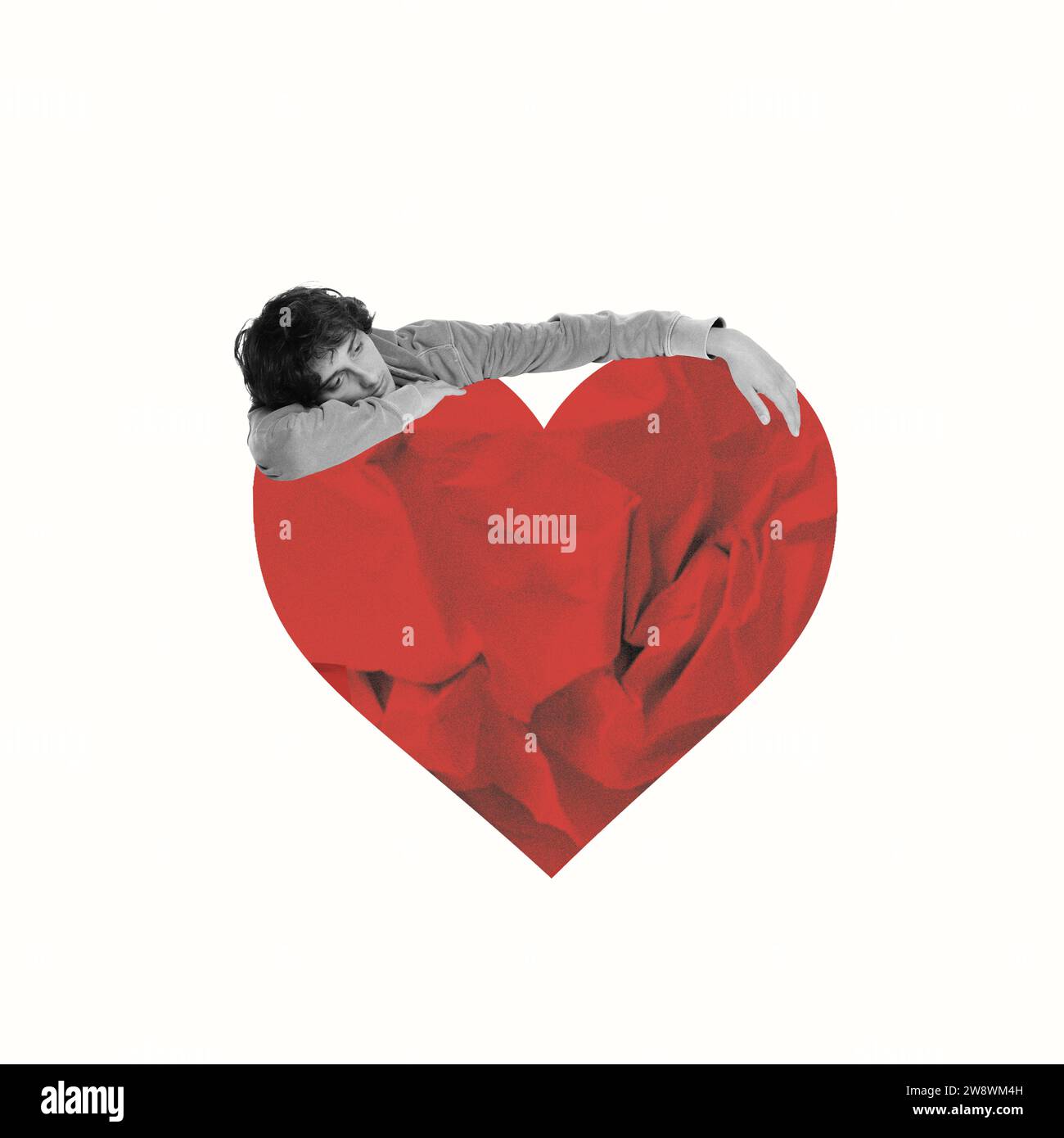 Giovane uomo triste che abbraccia un cuore gigante. Manca l'amore. Collage d'arte contemporanea. Minimalismo. San Valentino Foto Stock