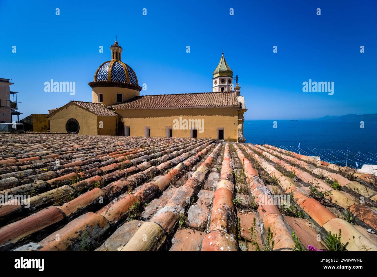 La Chiesa di San Giannaro, la Chiesa Parrocchiale di San Gennaro a Prajano, sulla Costiera Amalfitana. Foto Stock