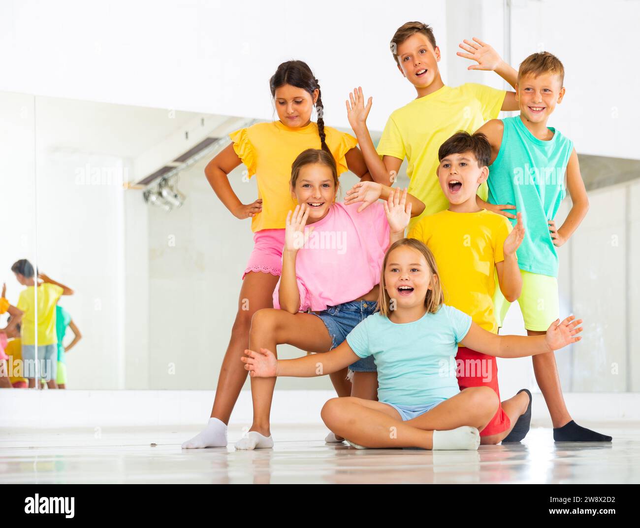 Foto di gruppo dei bambini in studio Foto Stock