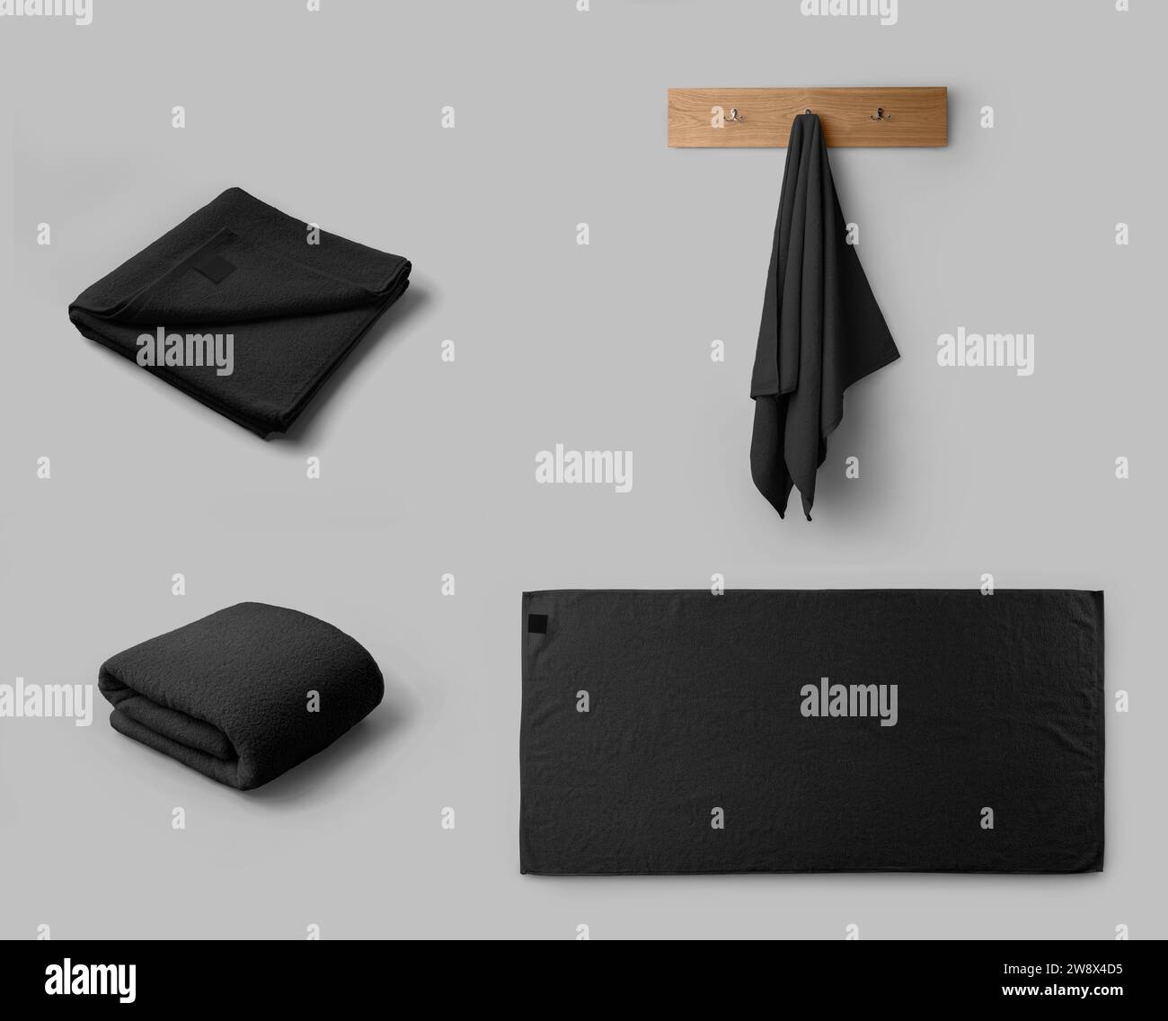 Mockup di un asciugamano nero, per il branding. Set di salviette da bagno morbide isolate sullo sfondo. Modello di panno igienico, disposto orizzontalmente, appeso a. Foto Stock