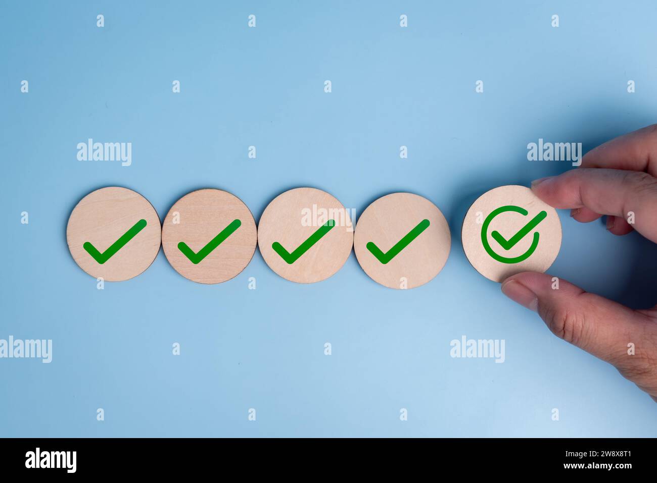 Elenco di controllo controllo qualità, indagine, valutazione o QC e miglioramento. business success idea leadership target strategy growth management concept Foto Stock