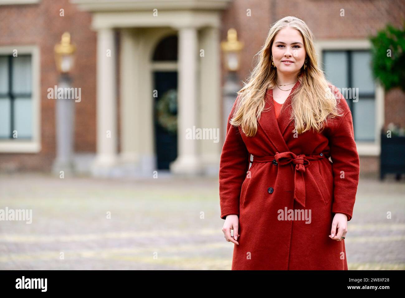 DEN HAAG, 22-12-2023, Paleis Huis ten Bosch Najaarfotosessie 2023 bij Paleis Huis ten Bosch. FOTO: Brunopress/Patrick van Emst Autumn Photo Session 2023 al Palazzo Huis Ten Bosch. Op de foto / sulla foto: Prinses Amalia / Princess Amalia Foto Stock