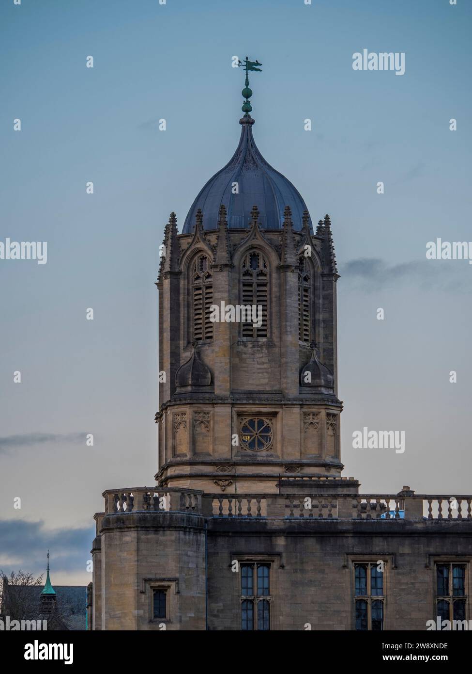 Tom Tower at Dusk, Oxford Landmark, Oxford, Oxfordshire, Inghilterra, REGNO UNITO, REGNO UNITO. Foto Stock