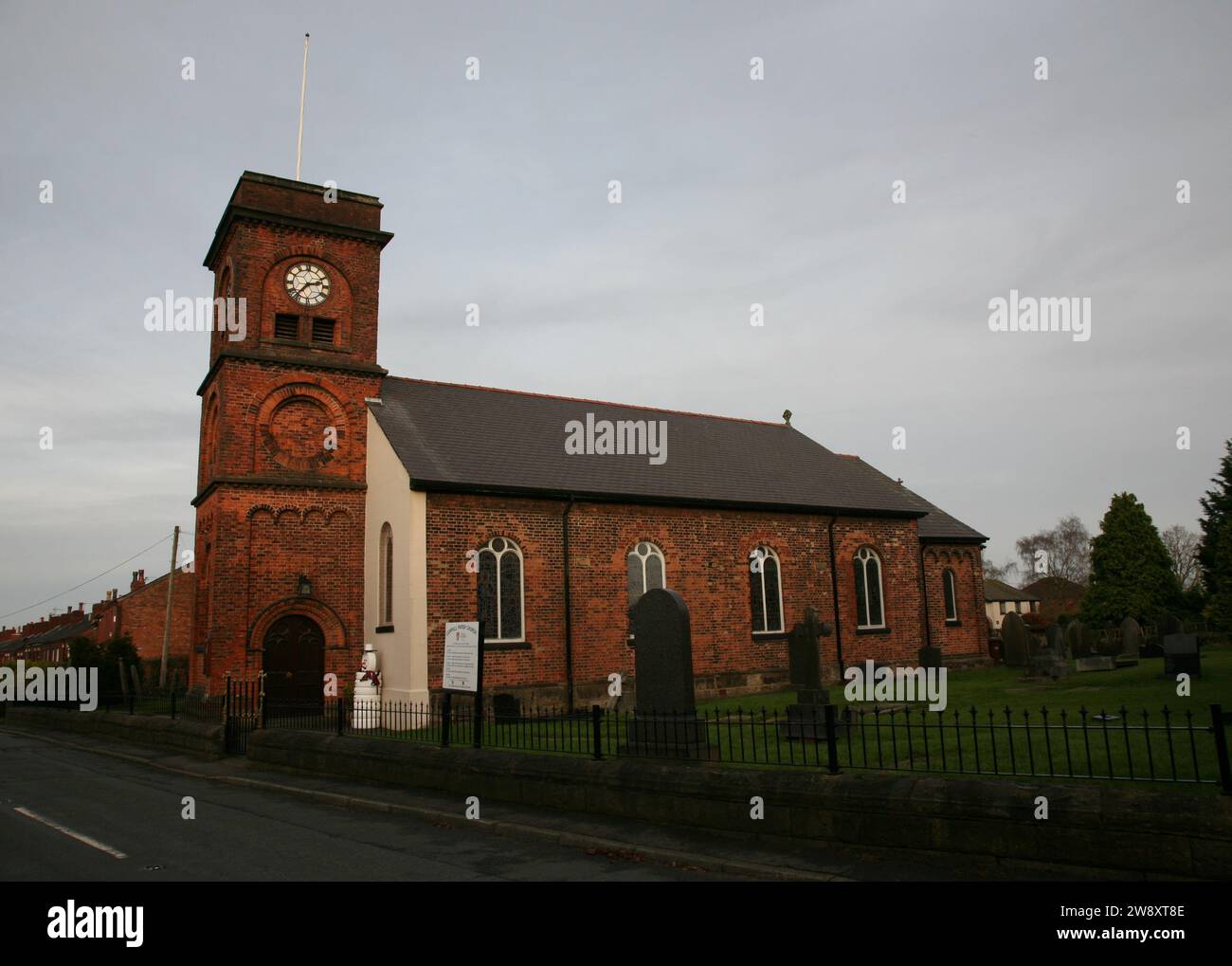 Una vista della Coppull Parish Church on Chapel Lane, Coppull, Chorley, Lancashire, Regno Unito, Europa Foto Stock
