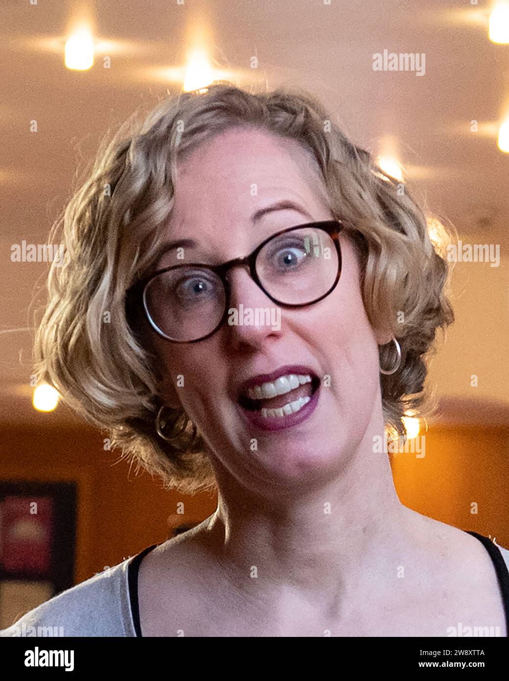 Edimburgo, Scozia, Regno Unito. 21 dicembre 2023. NELLA FOTO: Co-leader del partito verde, Lorna Slater MSP, Ministro scozzese delle competenze verdi, economia circolare e biodiversità. Sessione settimanale delle interrogazioni dei primi ministri e dell'ultima sessione prima della pausa natalizia. Crediti: Colin D Fisher Foto Stock