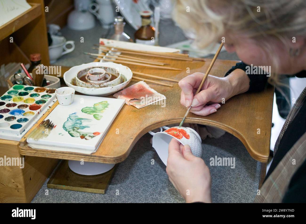Dipingere porcellana di Meissen Foto Stock