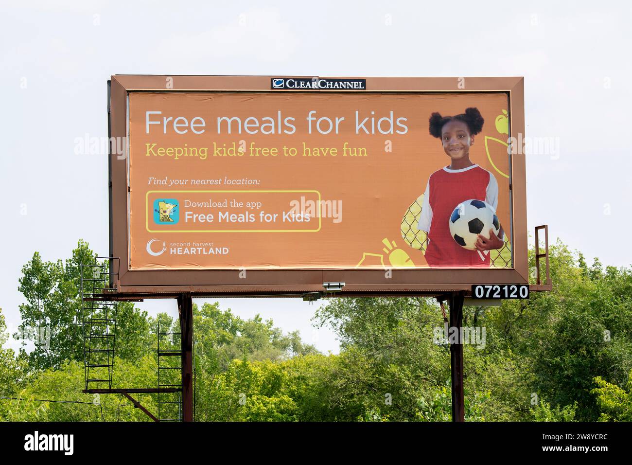 St Paul, Minnesota. Billboard pubblicizza pasti gratuiti per i bambini attraverso l'agenzia di soccorso per la fame Second Harvest Heartland Foto Stock