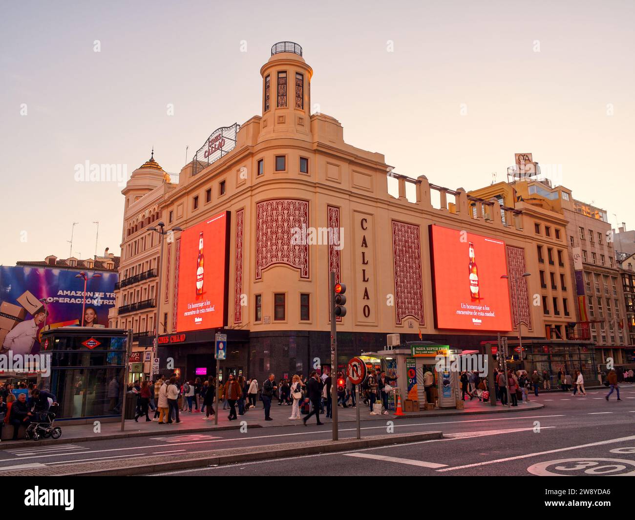 Madrid, Spagna - 19 novembre 2023: Cinema Cine Callao in Gran via, Madrid, Spagna Foto Stock