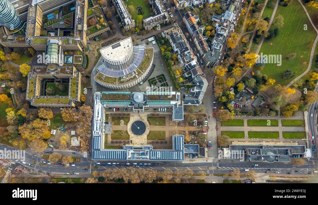 Vista aerea, foto verticale del Kunstmuseum Düsseldorf nell'Ehrenhof, edificio semicircolare del Ministero dell'ambiente, dell'Agricoltura, Natur Foto Stock