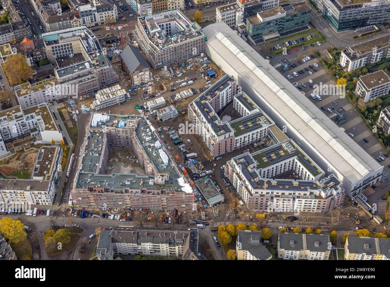 Vista aerea, cantiere e nuovo edificio per il quartiere residenziale maxfrei sull'ex sito della prigione, ex cappella della prigione Ulmer Höh, lungo bianco Foto Stock