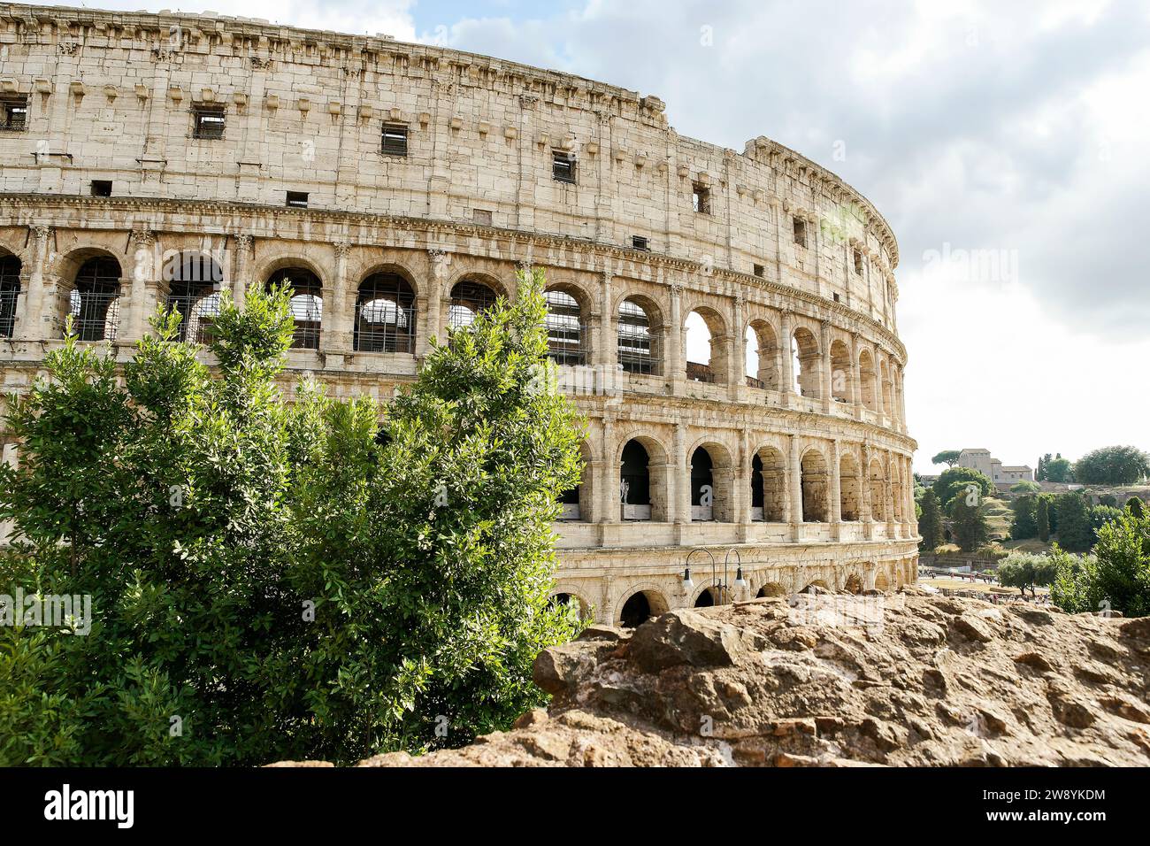 Esterno attrazioni architettoniche del Colosseo Romano a Roma, provincia Lazio, Italia. Foto Stock