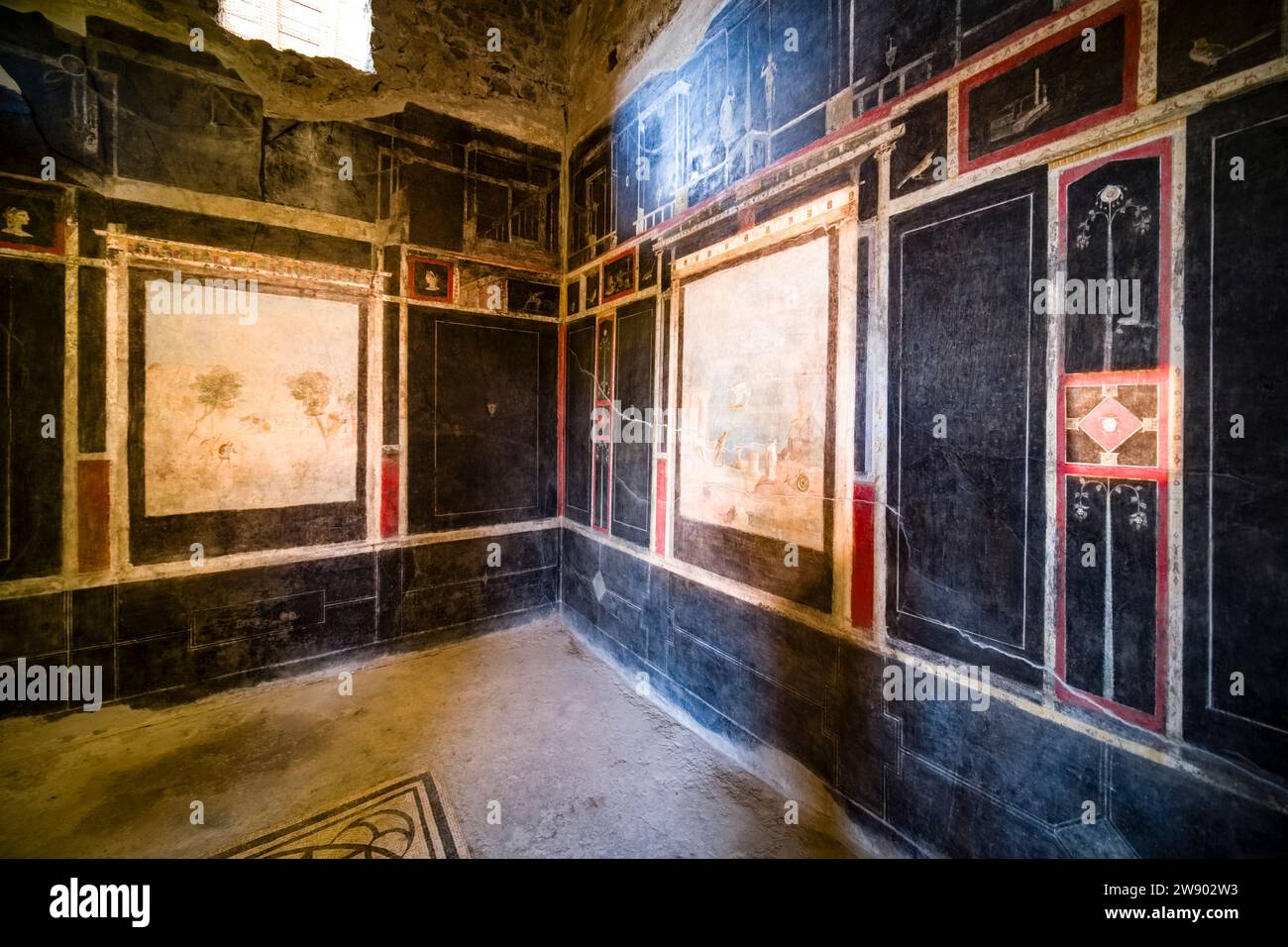 Rovine della Casa del Frutteto nel sito archeologico di Pompei, antica città distrutta dall'eruzione del Vesuvio nel 79 d.C. Foto Stock