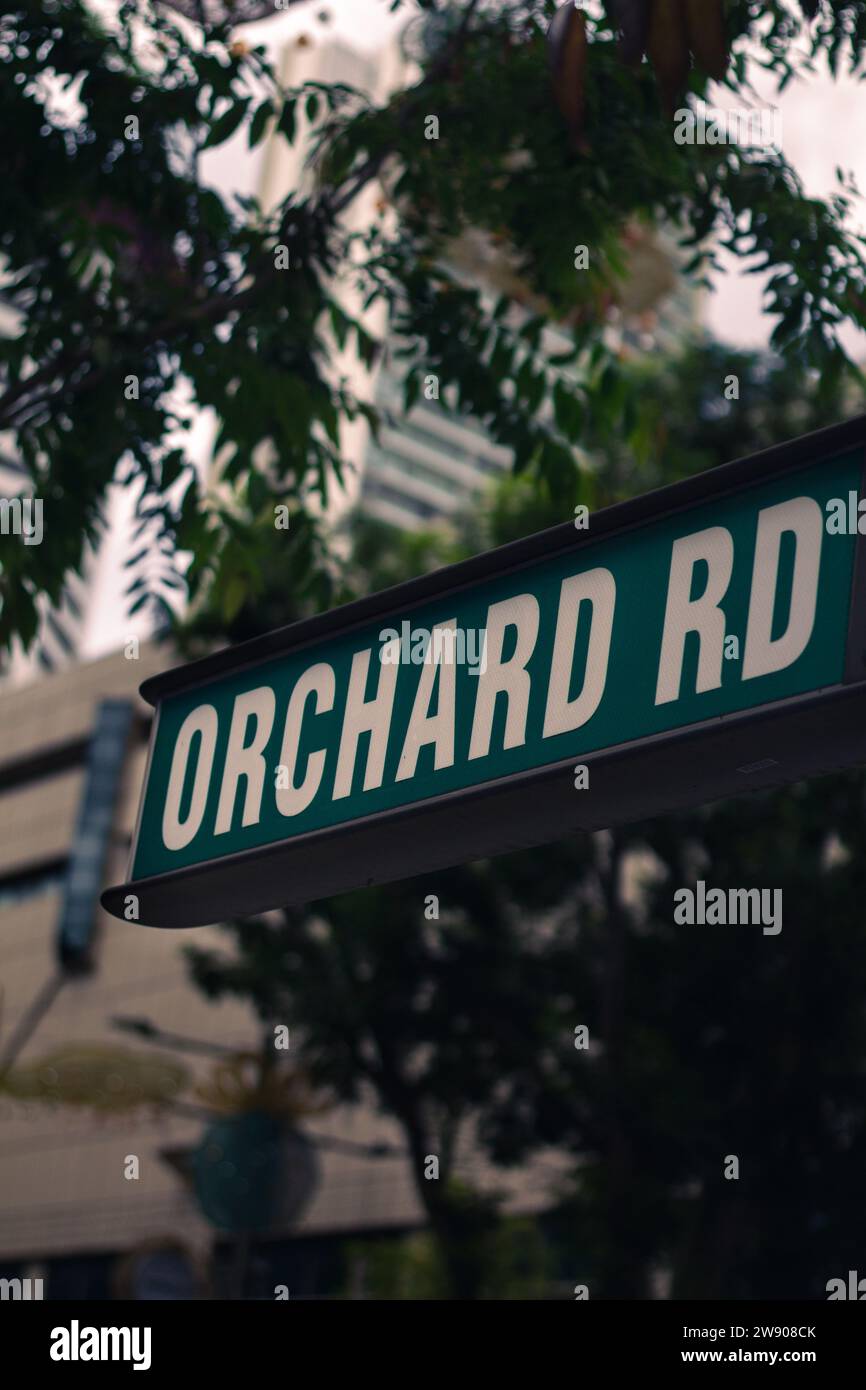 Uno scatto dell'iconico cartello stradale di Orchard Road. Foto Stock