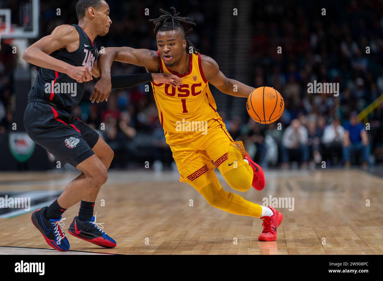 USC Trojans Guard Isaiah Collier (1) attacca il basket durante la partita Legends of basketball Las Vegas Invitational tra USC Trojans e Gonzaga Bulldogs, alla MGM Grand Garden Arena di Las Vegas, Nevada il 2 dicembre. I Gonzaga Bulldogs sconfissero gli USC Trojans 89-76. (Crediti: Jameel Pugh/immagine dello sport) Foto Stock