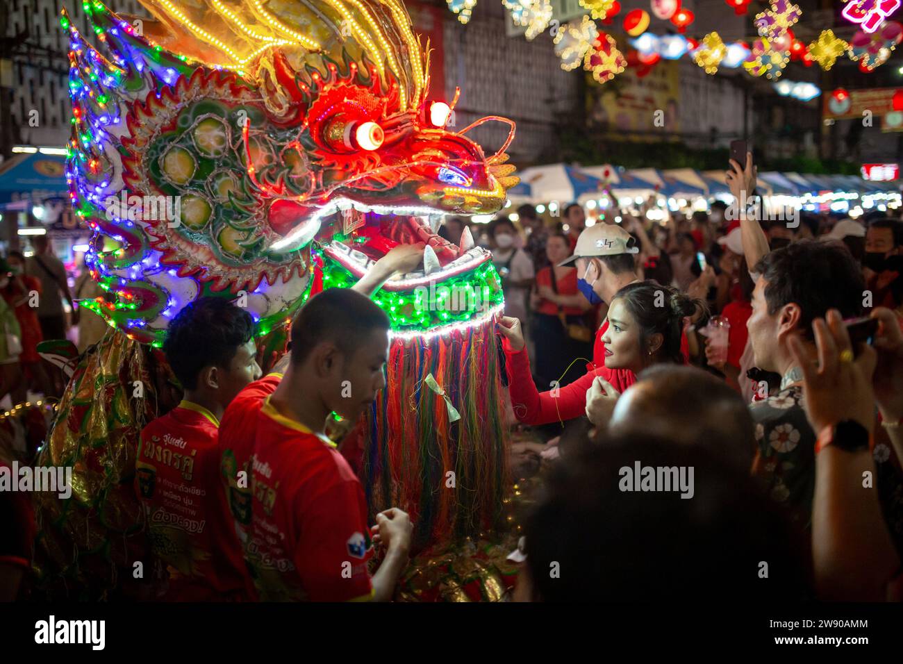 Bangkok, Thailandia - 22 gennaio 2023: Persone non identificate che celebrano il capodanno cinese a Bangkok, Thailandia. Foto Stock