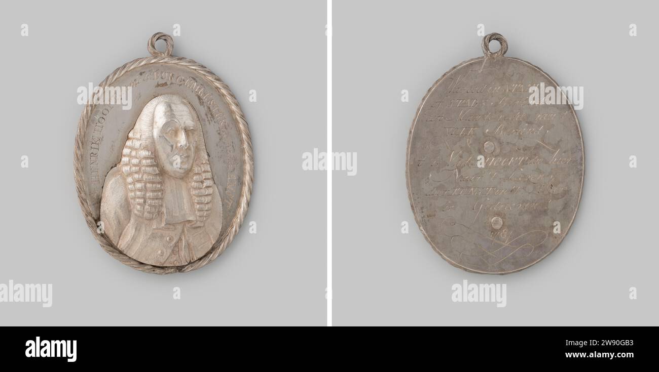 Hendrik Danielsz. Hooft, sindaco di Amsterdam, Anonimo, 1787 cartello ovale argento con bordo cavo sull'occhio del cuscinetto. Parte anteriore: Cambio uomo seno. Inverso: Iscrizione; altri due chiodi sono visibili sul lato negativo, con i quali il fronte e il lato negativo sono attaccati l'uno all'altro fusione/incisione dell'argento olandese (metallo) Amsterdam Foto Stock