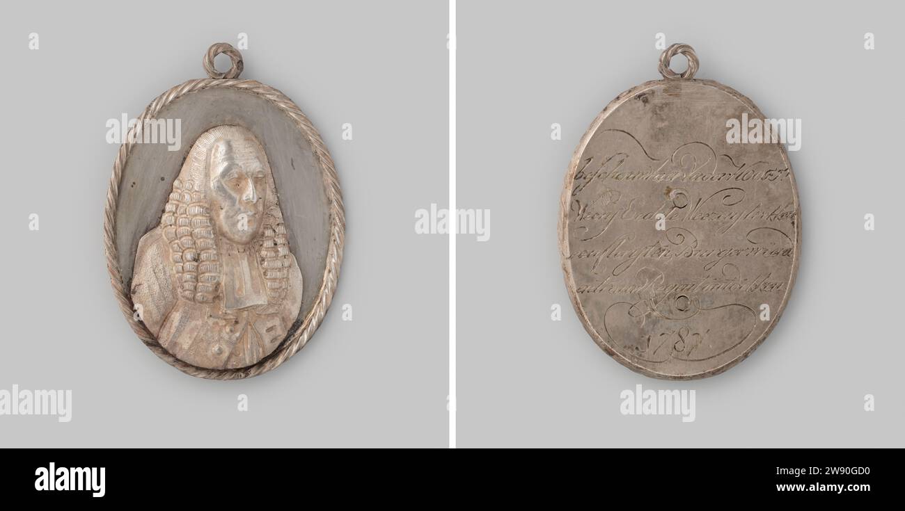 Hendrik Danielsz. Hooft, sindaco di Amsterdam, Anonimo, 1787 - 1794 cartello ovale argento con bordo cavo sull'occhio di appoggio. Parte anteriore: Uomo del petto. Inverso: Iscrizione; altri due chiodi sono visibili sul lato negativo, con i quali la parte anteriore e il lato negativo sono attaccati l'uno all'altro incisione/saldatura olandese in argento (metallo) Amsterdam Foto Stock