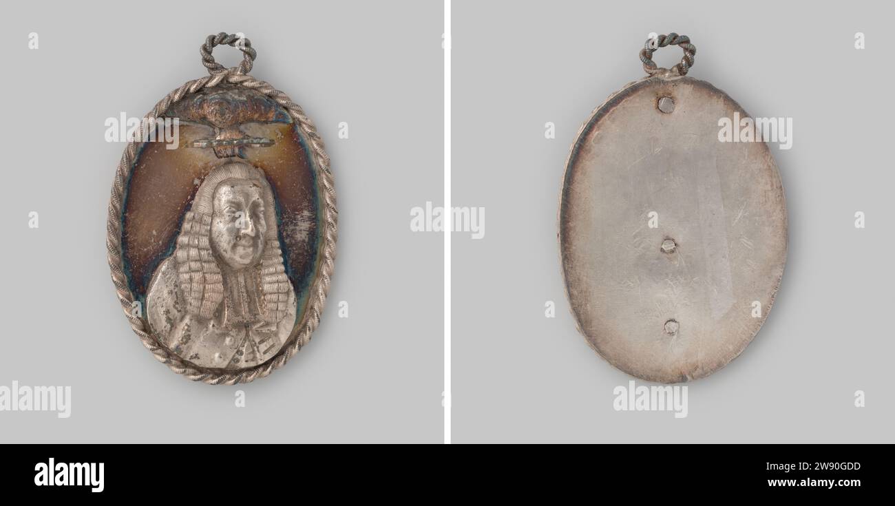 Hendrik Danielsz. Hooft, sindaco di Amsterdam, Anonimo, 1787 - 1794 cartello ovale argentato su un lato con bordo cavo sull'occhio dell'ala. Parte anteriore: Uomo del petto, sopra il quale la mano dalle nuvole tiene perpendicolare al segno del cuscinetto posto corona di alloro. Rovescio: Blanco; tre chiodi sono ancora visibili sul lato negativo, con i quali la parte anteriore e il lato negativo sono attaccati l'uno all'altro argento olandese (metallo) che colava Amsterdam Foto Stock