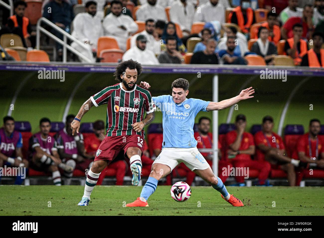 Jeddah, Arabia Saudita. 22 dicembre 2023. JEDDAH, ARABIA SAUDITA - 22 DICEMBRE: Marcelo Vieira di Fluminense e Julian Alvarez di Manchester City durante la finale della Coppa del mondo per club FIFA tra Manchester City e Fluminense al King Abdullah Sports City il 22 dicembre 2023 a Jeddah, Arabia Saudita. (Foto di Alexandre Neto/SPP) (Alexandre Neto/SPP) credito: SPP Sport Press Photo. /Alamy Live News Foto Stock