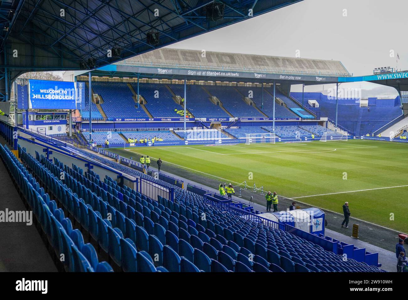 Sheffield, Regno Unito. 23 dicembre 2023. Vista generale all'interno dello stadio durante la partita Sheffield Wednesday FC contro Cardiff City FC Skybet EFL Championship all'Hillsborough Stadium, Sheffield, Inghilterra, Regno Unito il 23 dicembre 2023 credito: Every Second Media/Alamy Live News Foto Stock