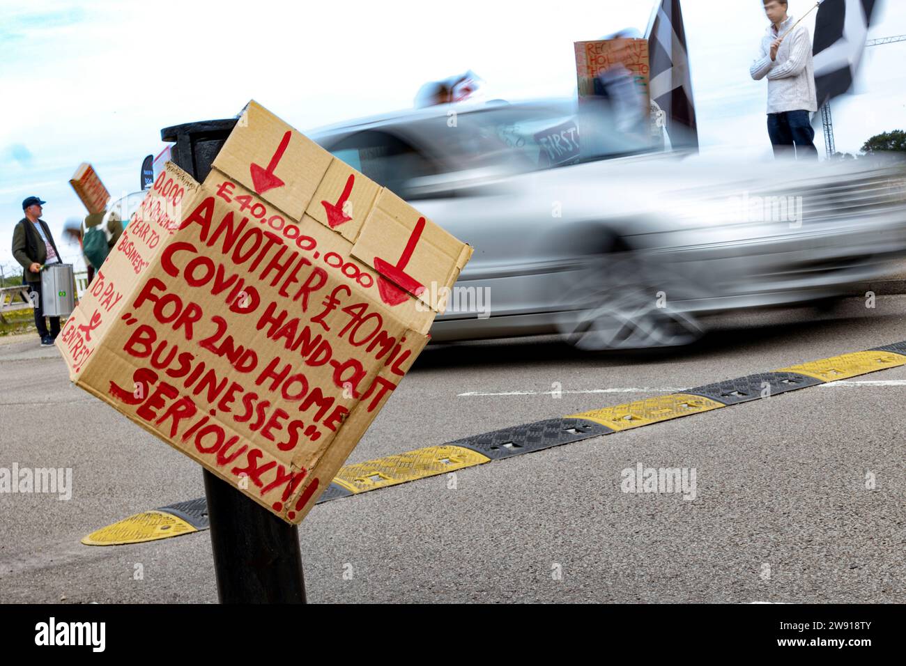 Protesta abitativa a Hayle, Cornovaglia contro i BNB della Second Homes Air Foto Stock