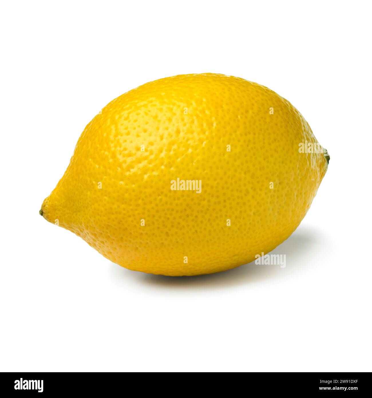 Limone fresco e succoso isolato su sfondo bianco da vicino Foto Stock