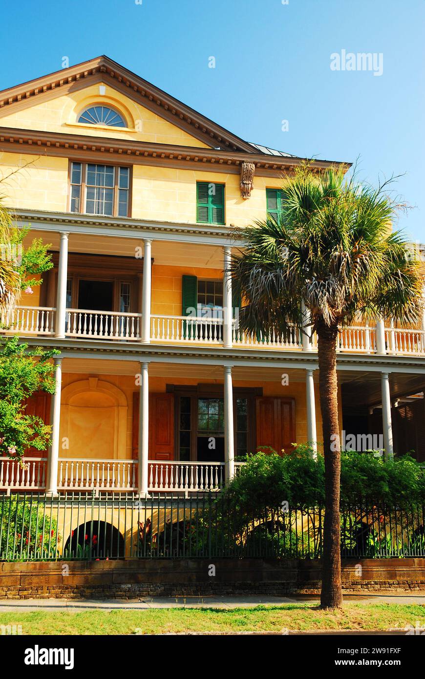 La Rhett House è una dimora storica vicino al lungomare di Charleston, South Carolina Foto Stock
