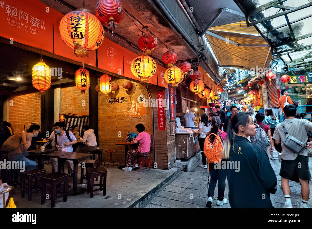 Famoso ritrovo gastronomico, Jiufen Old Street, Ruifang, Taipei, Taiwan Foto Stock