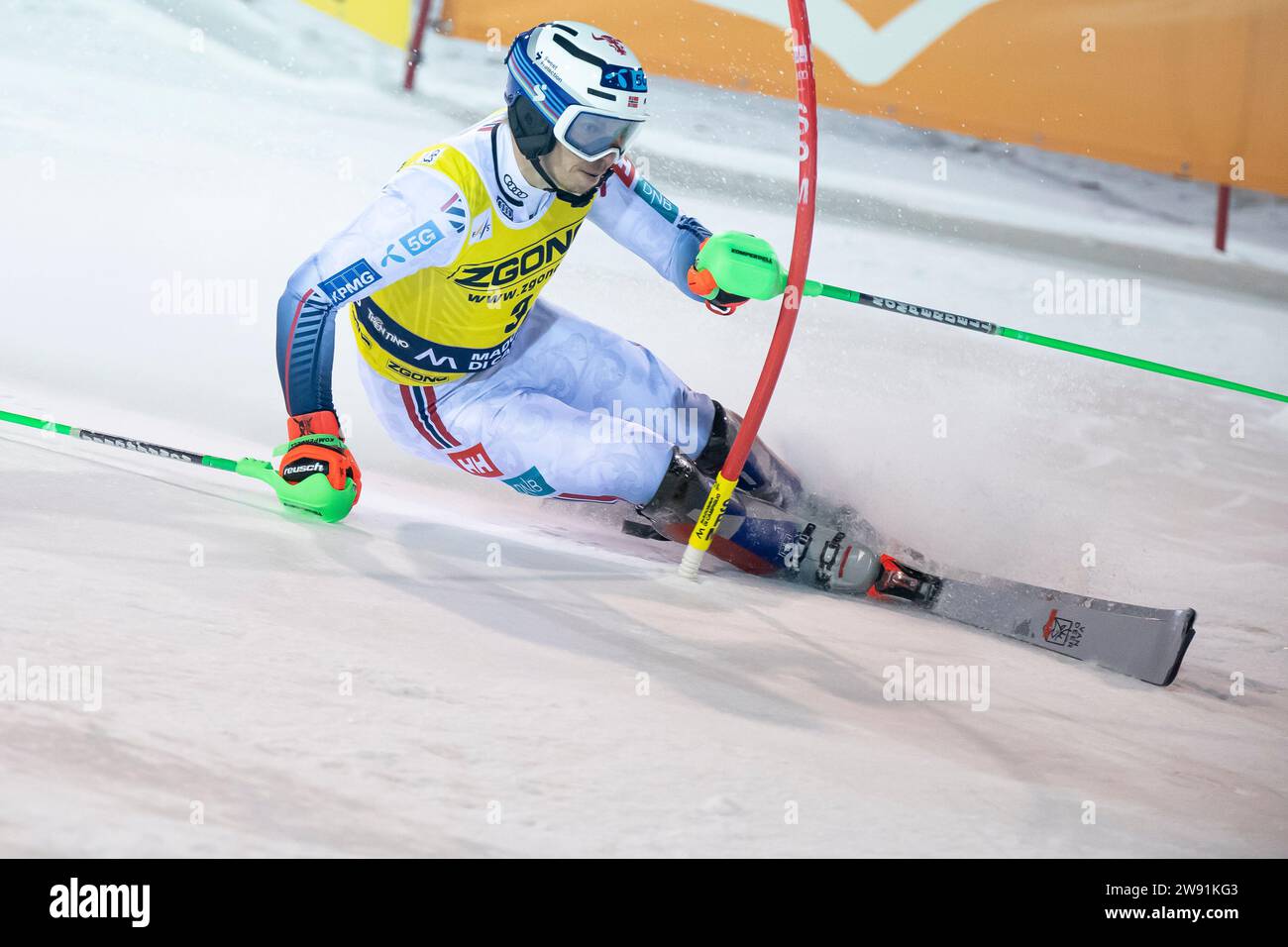 Madonna di Campiglio, Trento, 22 dicembre 2023: KRISTOFFERSEN Henrik (NOR) partecipa alla Audi Fis Alpine Ski World Cup 2023-24 Men's Slalom Race sulla 3Tre Slope Credit: MAURO DALLA POZZA/Alamy Live News Foto Stock