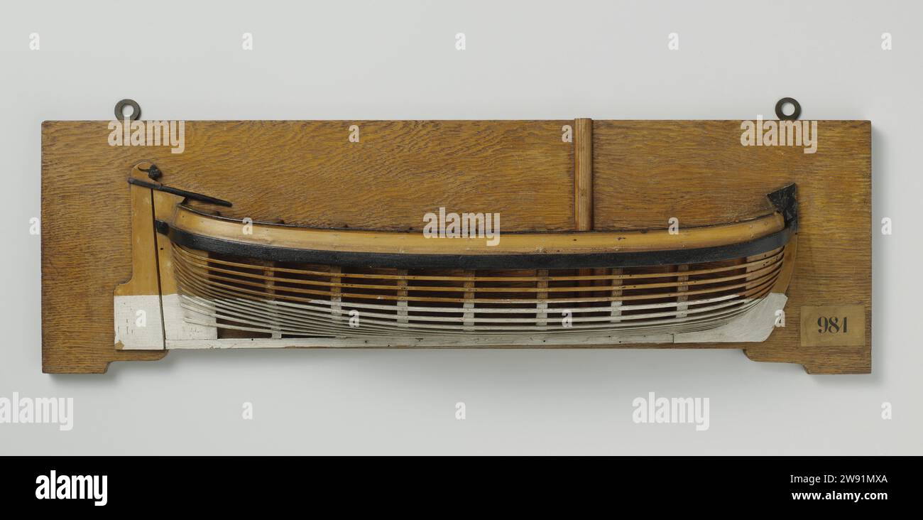 Half Model of a Poon, anonimo, c. 1780 - c. 1820 modello di nave. modello a metà. Modello da costruttore modello di stampo policromato (tribordo) di un singolo -master. La pelle sopra la corteccia è chiusa. Intorno alla nave a poppa; ampia agitazione con testa di rosone decorata e ticker sul ponte. De Zeeg si innalza a entrambe le estremità, un barkhout. Distenditi. Legno olandese (materiale vegetale) Foto Stock