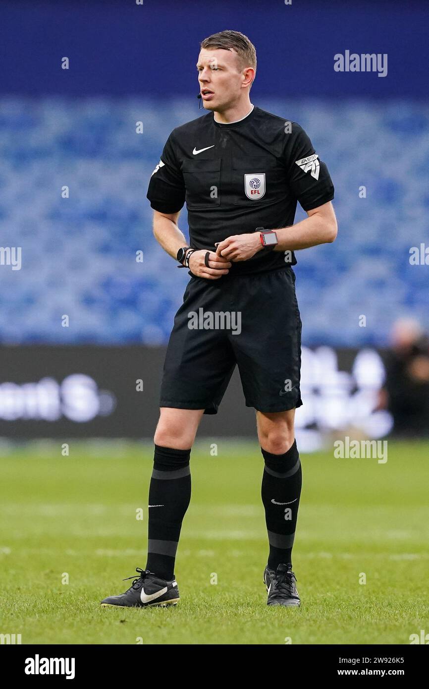 Sheffield, Regno Unito. 23 dicembre 2023. L'arbitro Sam Barrott durante la partita Sheffield Wednesday FC contro Cardiff City FC Skybet EFL Championship all'Hillsborough Stadium, Sheffield, Inghilterra, Regno Unito il 23 dicembre 2023 Credit: Every Second Media/Alamy Live News Foto Stock