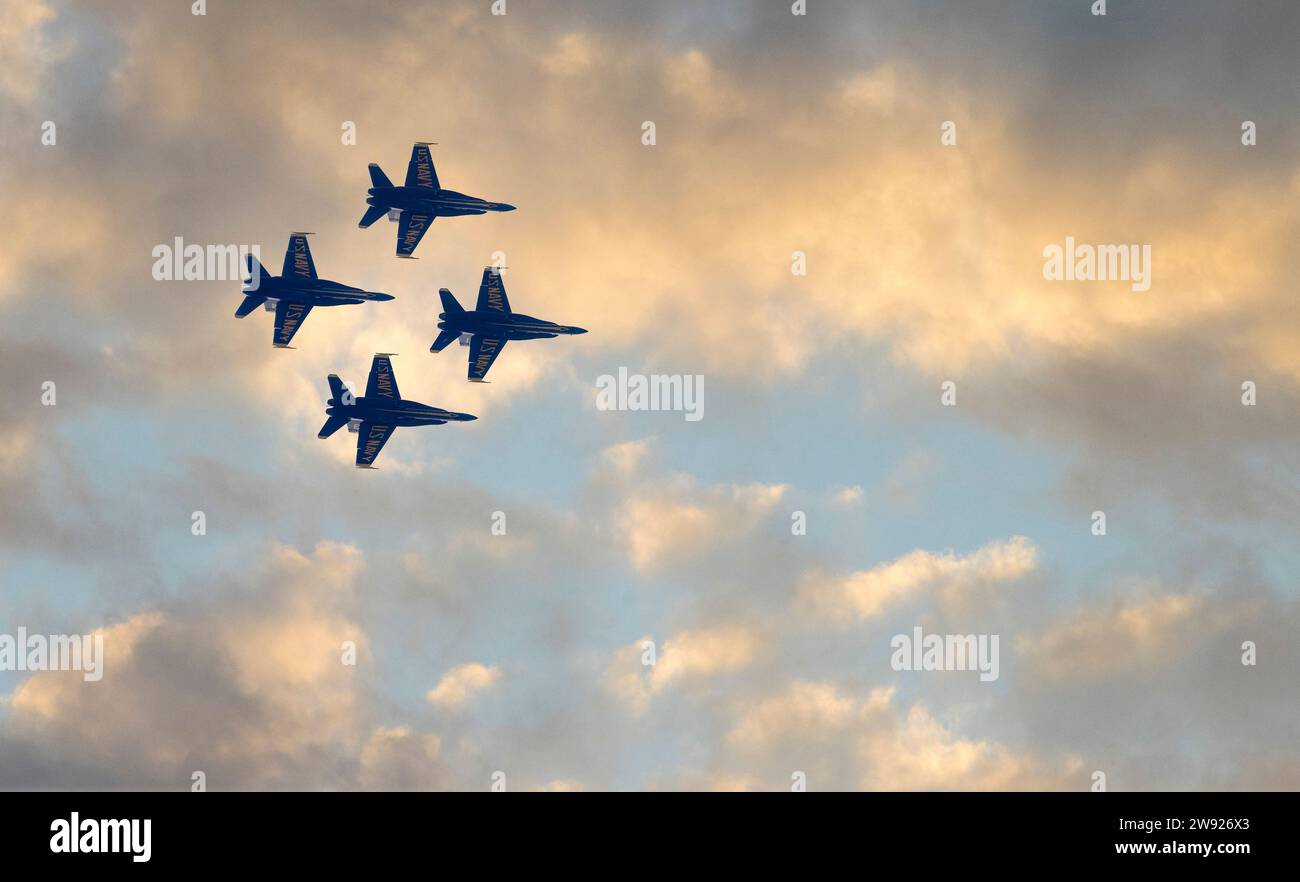 The Blue Angels, il Flight Demonstration Squadron della Marina degli Stati Uniti, con Boeing F/A-18 Hornet, Seattle, USA Foto Stock
