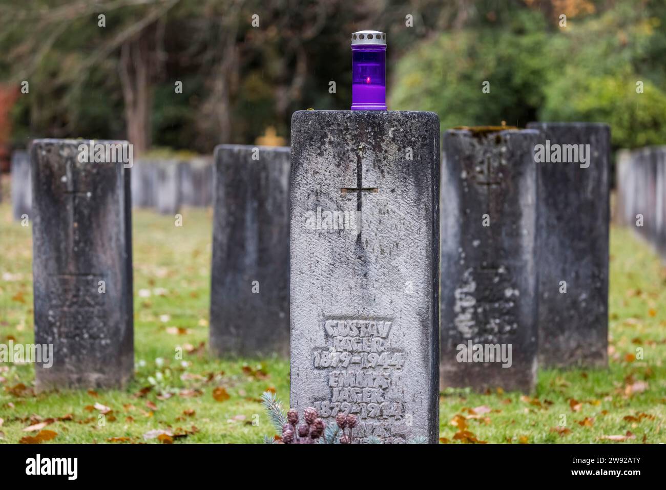 Campo delle vittime di raid aerei per le vittime della seconda guerra mondiale durante un raid aereo, il Cimitero forestale di Stoccarda. 482 delle 4562 vittime della guerra aerea Foto Stock