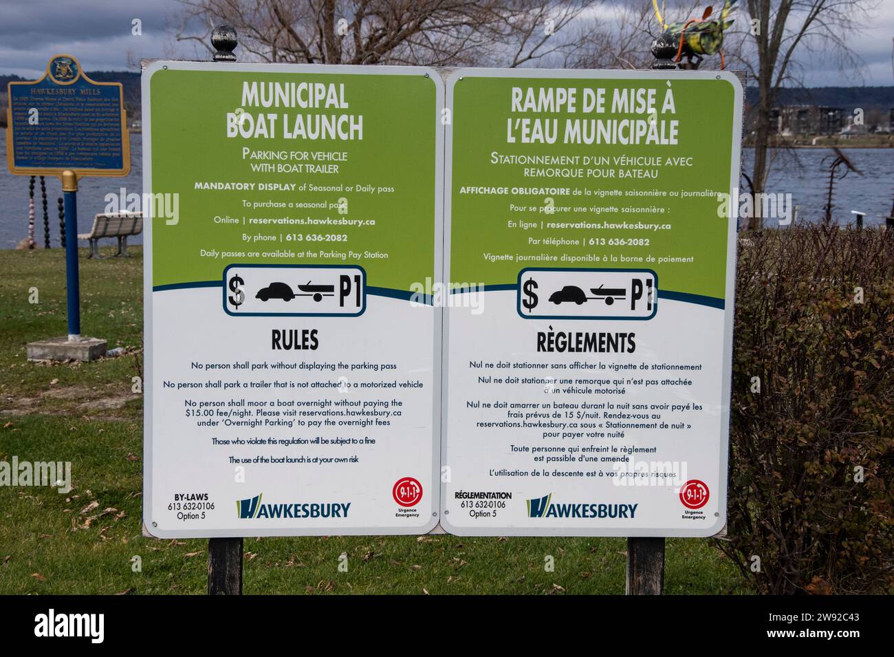 Cartello per il varo di imbarcazioni municipali presso il Confederation Park di Hawkesbury, Ontario, Canada Foto Stock