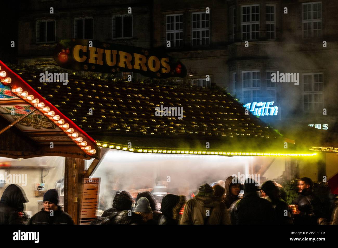 Weihnachtsmarkt Bremen, Dampf in einer Bude 23.12.2023, Brema Mitte Freie Hansestadt Bremen Deutschland *** Mercatino di Natale Brema, Steam in a Booth 23 12 2023, Brema Mitte libera Anseatica città di Brema Germania HB Weihnachtsmarkt 23.12.23 LR-9892 Foto Stock