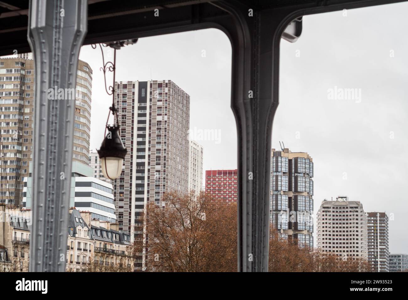 Gli edifici del 15° arrondissement dal ponte Bir Hakeim a Parigi - Francia Foto Stock