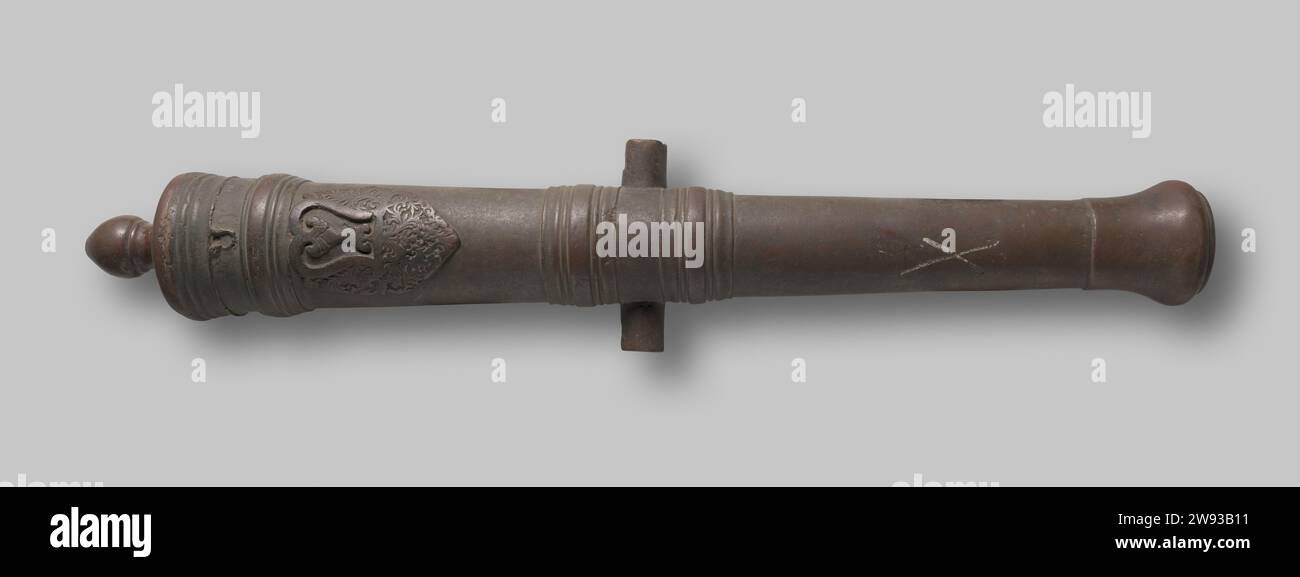 Cannone in bronzo liscio, anonimo, c. 1600 - c. 1800 cannone in bronzo liscio con tre pneumatici profilati e banda kulas profilata. Uva rotonda, che termina con un punto rotondo. Due maschi dritti lisci. Boccaglio con rottura, finale, chiuso con fermo in legno. Tra la prima e la seconda fascia di frattura Cartouche in alto rilievo con motivo a foglia. Lo Zundgat e' stato chiuso. Conquistata dalle truppe olandesi ad Aceh. bronzo (metallo). Composizione (materiale) colata Aceh Foto Stock