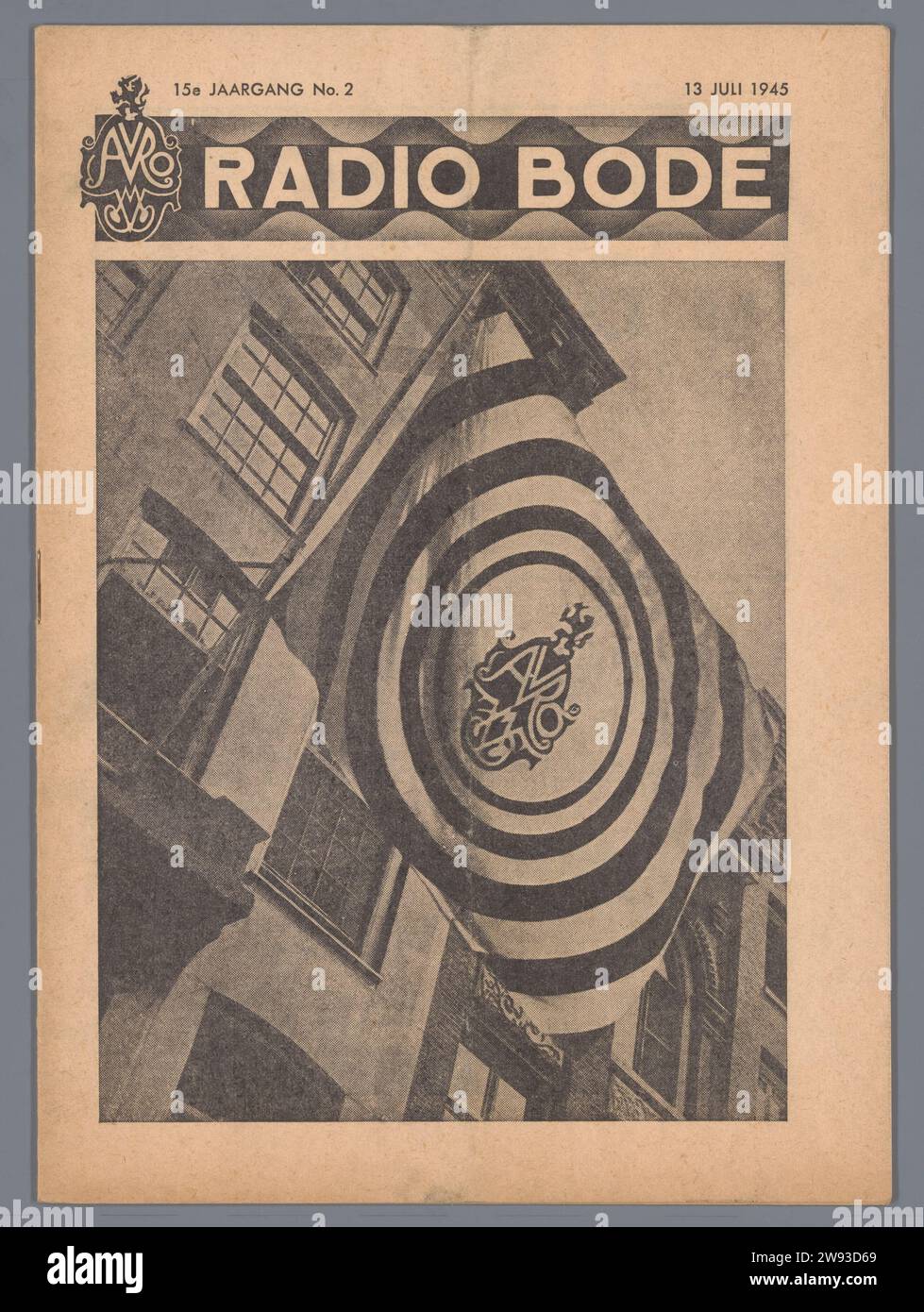 Codice radio de, avro, 1945 fogli di rivista in bianco e nero, con 14 pagine numerate. La rivista contiene foto e pubblicità e brevi articoli dell'associazione generale "radio Omroep". La rivista viene visualizzata settimanalmente. Editore: Hilversum Printer: Amsterdam paper Printing Netherlands Foto Stock