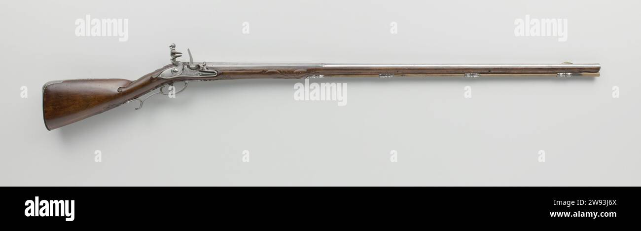 Flint Hunt Rifle, Paulus van Walsen, c. 1705 Flintlock gun la serratura è facilmente incisa con lode, un bordo e una firma. Il passante è dotato di una visiera dorata, con cappuccio giallo, grana e una firma. Il pallone ha una semplice incisione con, tra le altre cose, foglie di acanto e altorilievo. La pastella di ferro lucidato comprende quattro picchetti di carico, la staffa a grilletto della fiasca, una piastra a vite di riconoscimento, una piastra ad alette non lavorata con una foglia a corona sopra e sotto, una fiasca incisa con il numero 6, la punta in rilievo scolpita come una foglia , e il torace di legno. Maastri Foto Stock