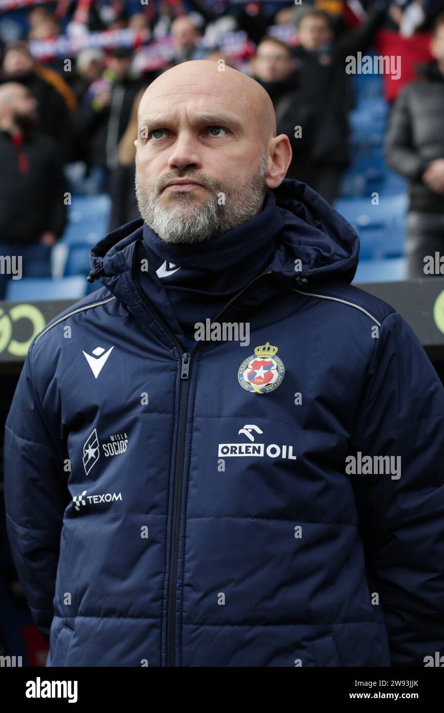 17 dicembre 2023, KrakÃ³w, Polonia: Allenatore Mariusz Jop di Wisla Krakow visto durante la partita di calcio del fortuna 1 Polish League 2023/2024 tra Wisla Krakow e Polonia Warszawa allo Stadio Municipale di Cracovia. Punteggio finale; Wisla Krakow 2:1 Polonia Warszawa. (Immagine di credito: © Grzegorz Wajda/SOPA Images via ZUMA Press Wire) SOLO USO EDITORIALE! Non per USO commerciale! Foto Stock